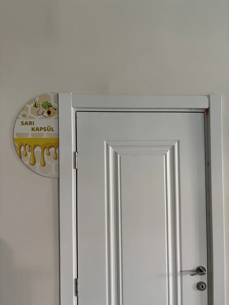 Sarı Kapsül fotoğrafı 1