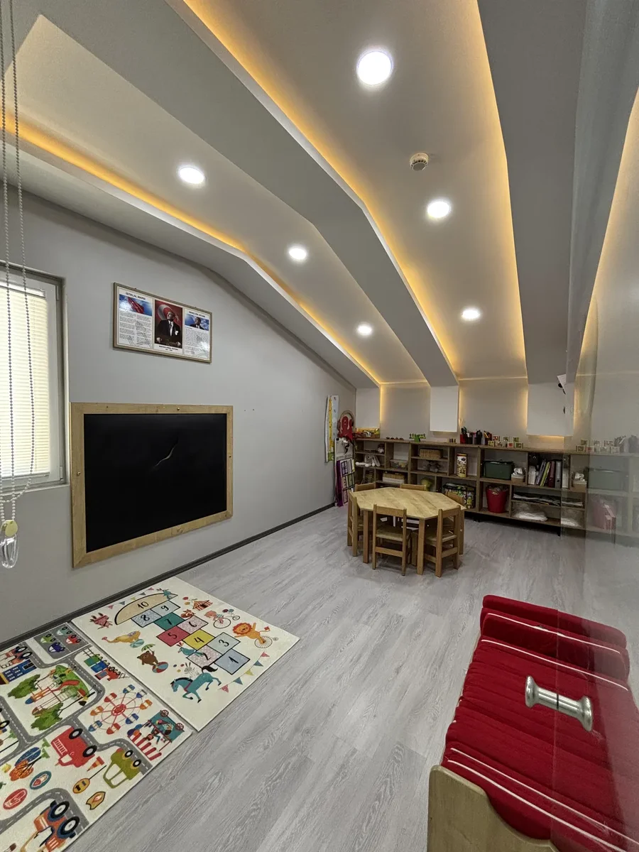 Kırmızı Kapsül fotoğrafı 1